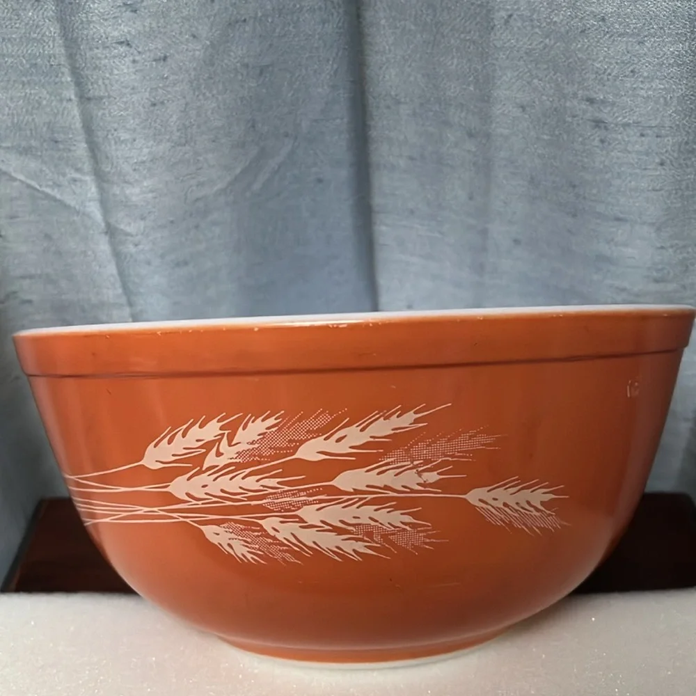 Pyrex mixing bowl